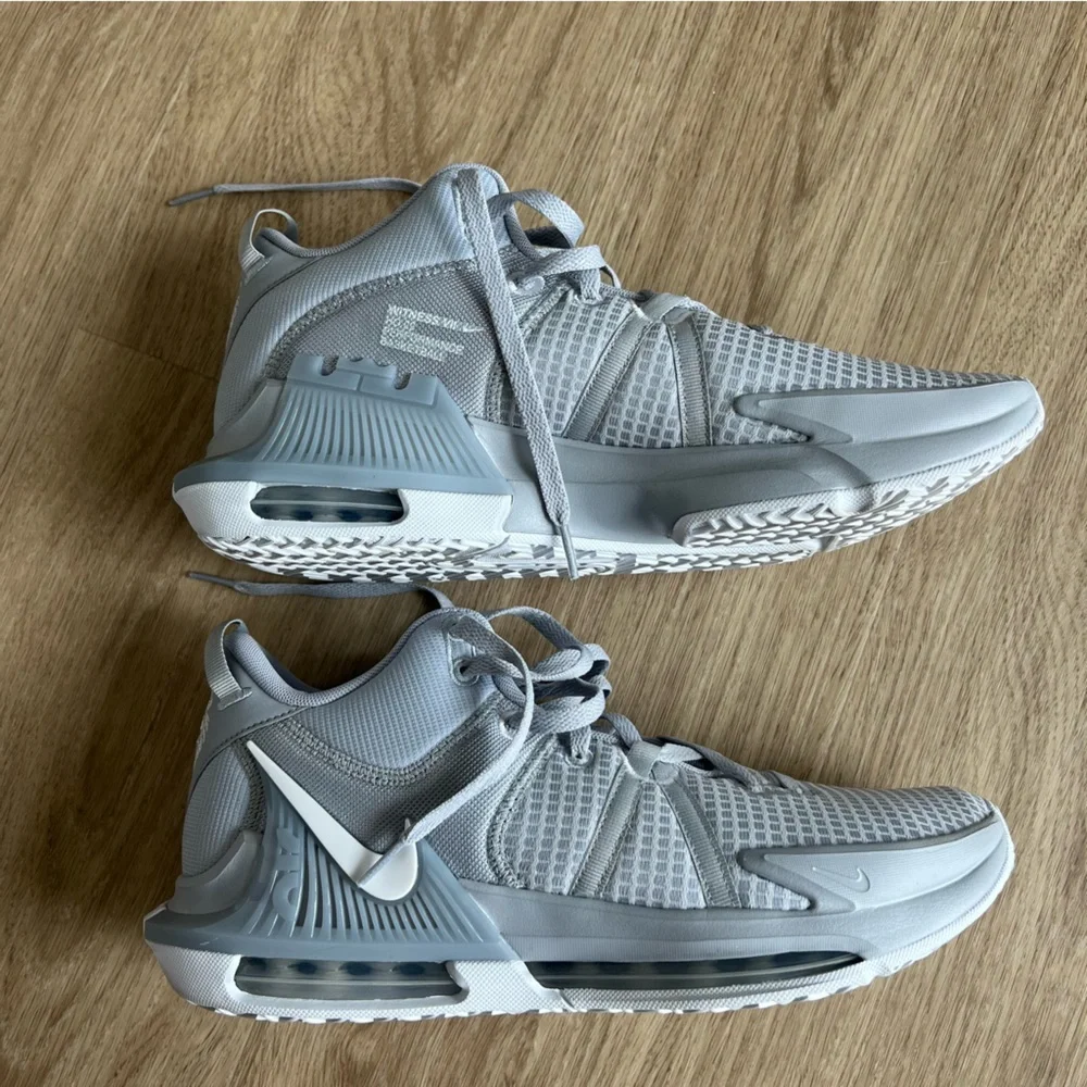 Nike LeBron Witness 7 Basketball Shoes Grey - Picture 7 of 7